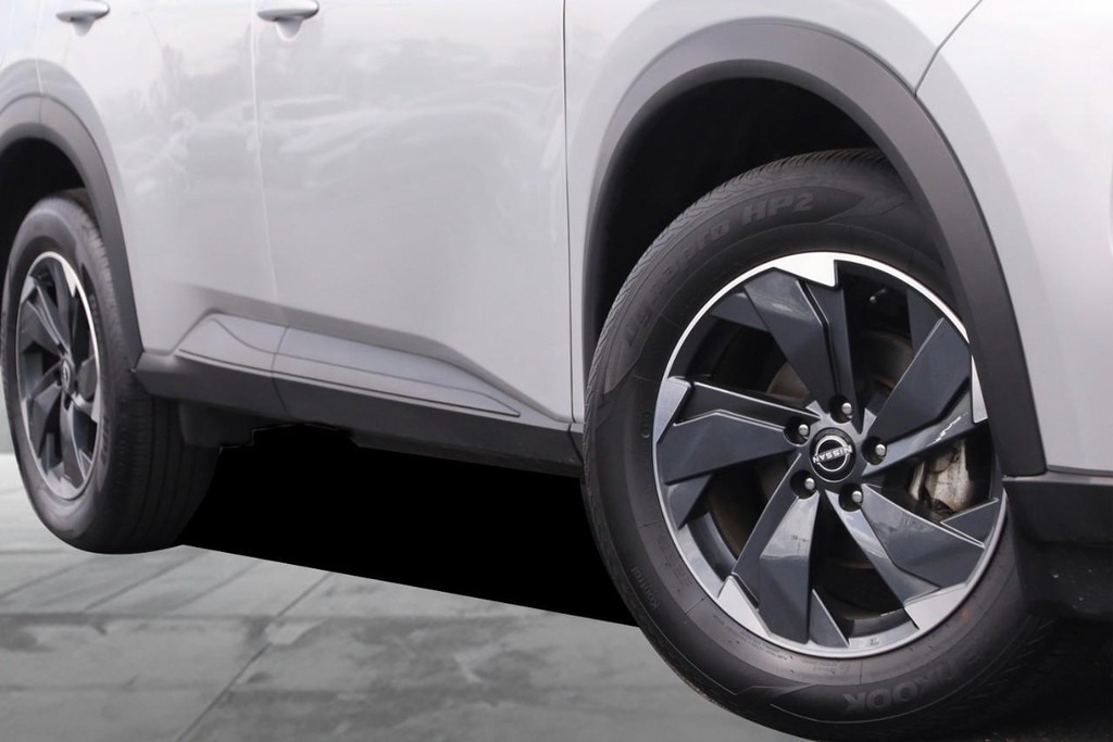 Nissan Rogue Vehicle Image 03