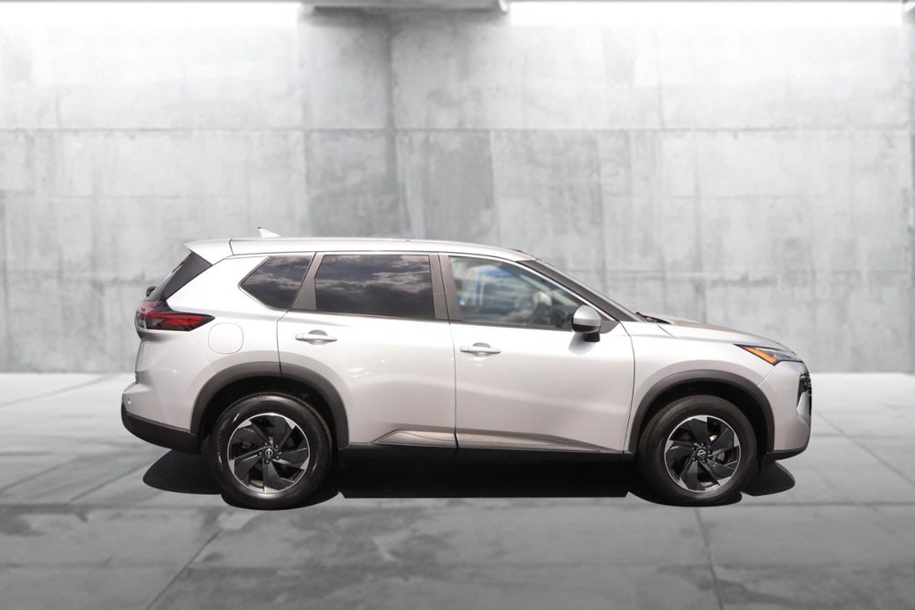 Nissan Rogue Vehicle Image 05
