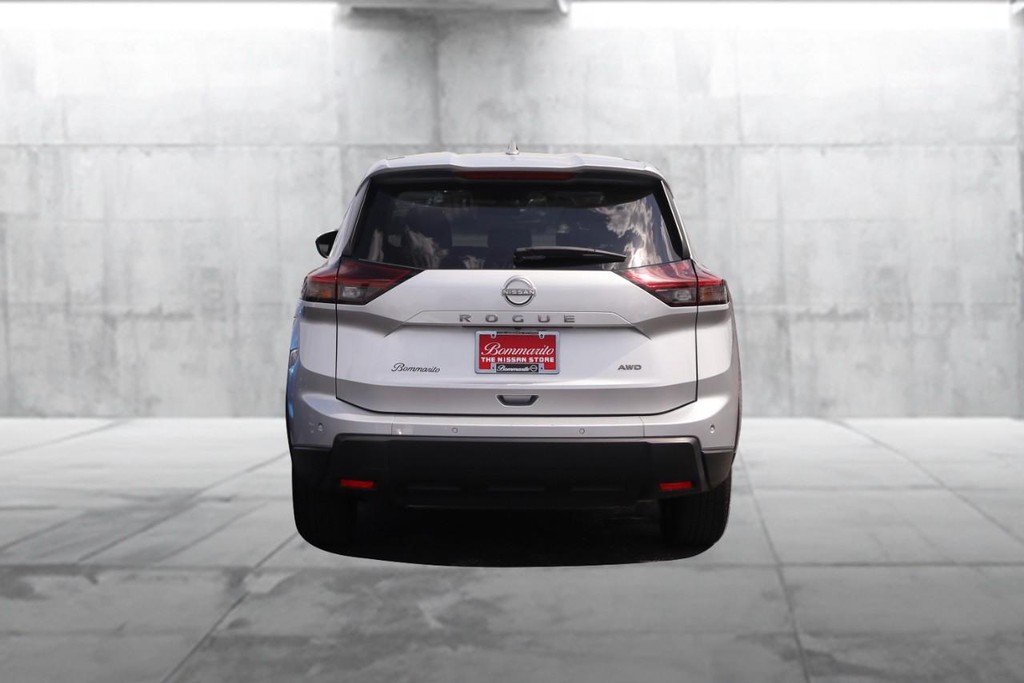 Nissan Rogue Vehicle Image 06