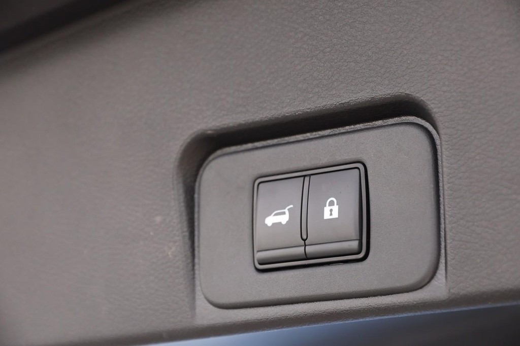 Nissan Rogue Vehicle Image 08