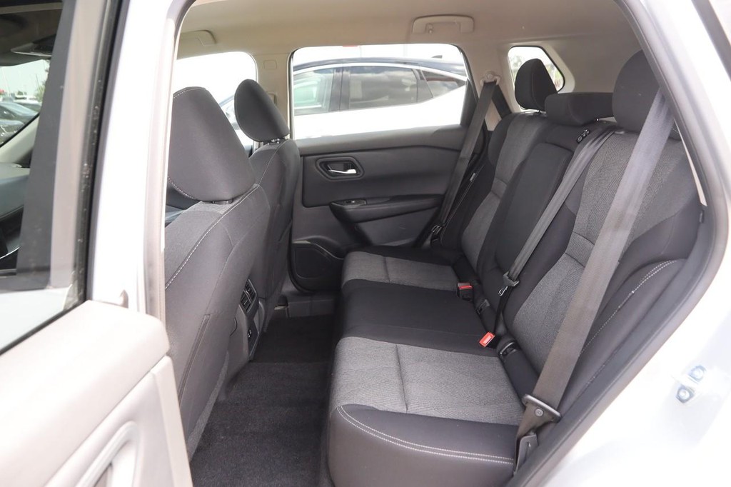 Nissan Rogue Vehicle Image 10