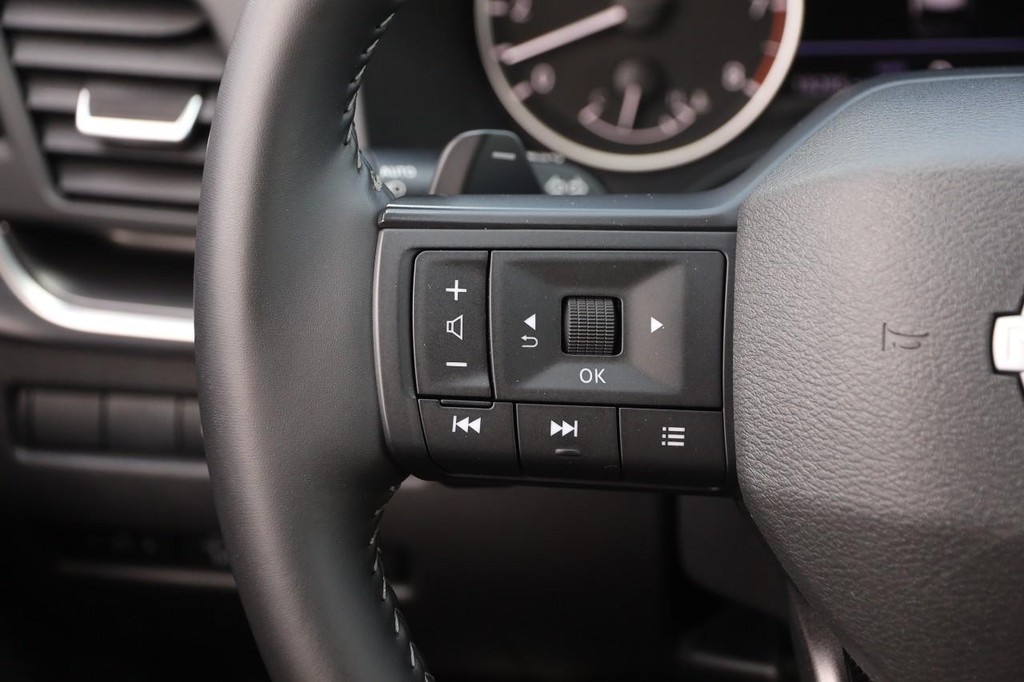 Nissan Rogue Vehicle Image 12