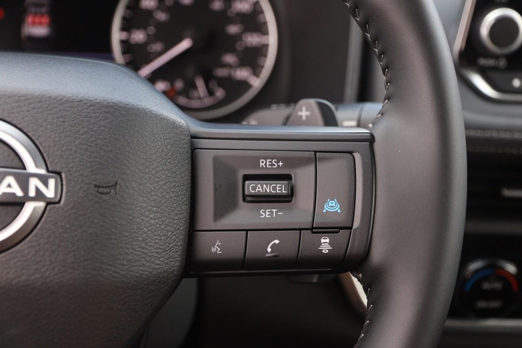 Nissan Rogue Vehicle Image 13