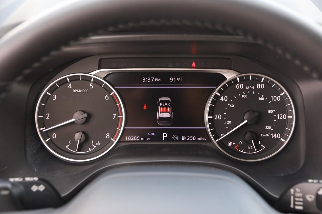 Nissan Rogue Vehicle Image 14