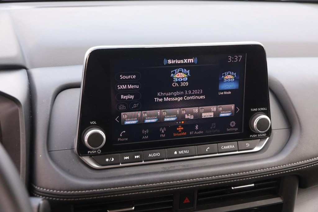 Nissan Rogue Vehicle Image 16