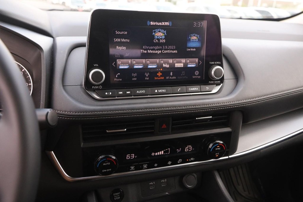 Nissan Rogue Vehicle Image 17