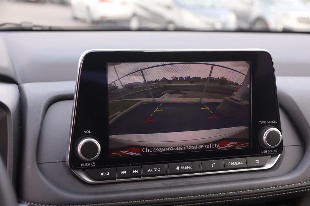 Nissan Rogue Vehicle Image 18