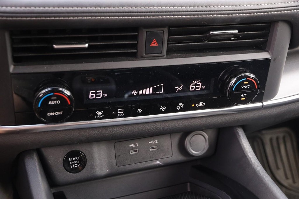 Nissan Rogue Vehicle Image 19