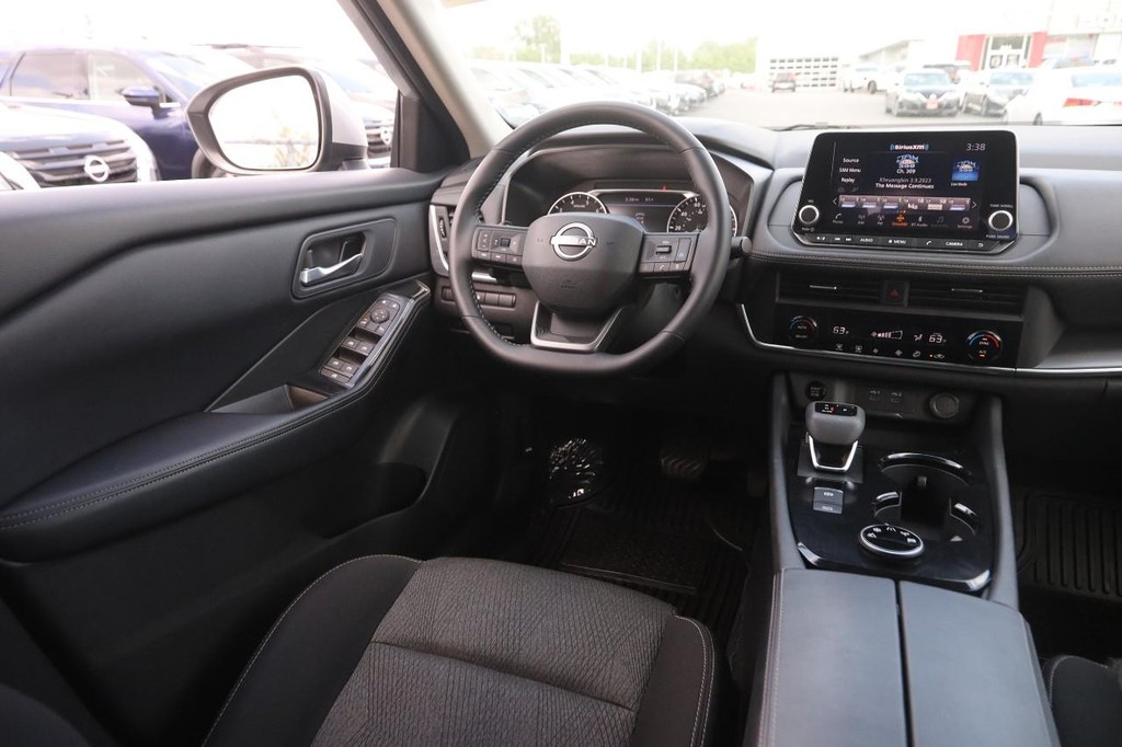 Nissan Rogue Vehicle Image 23