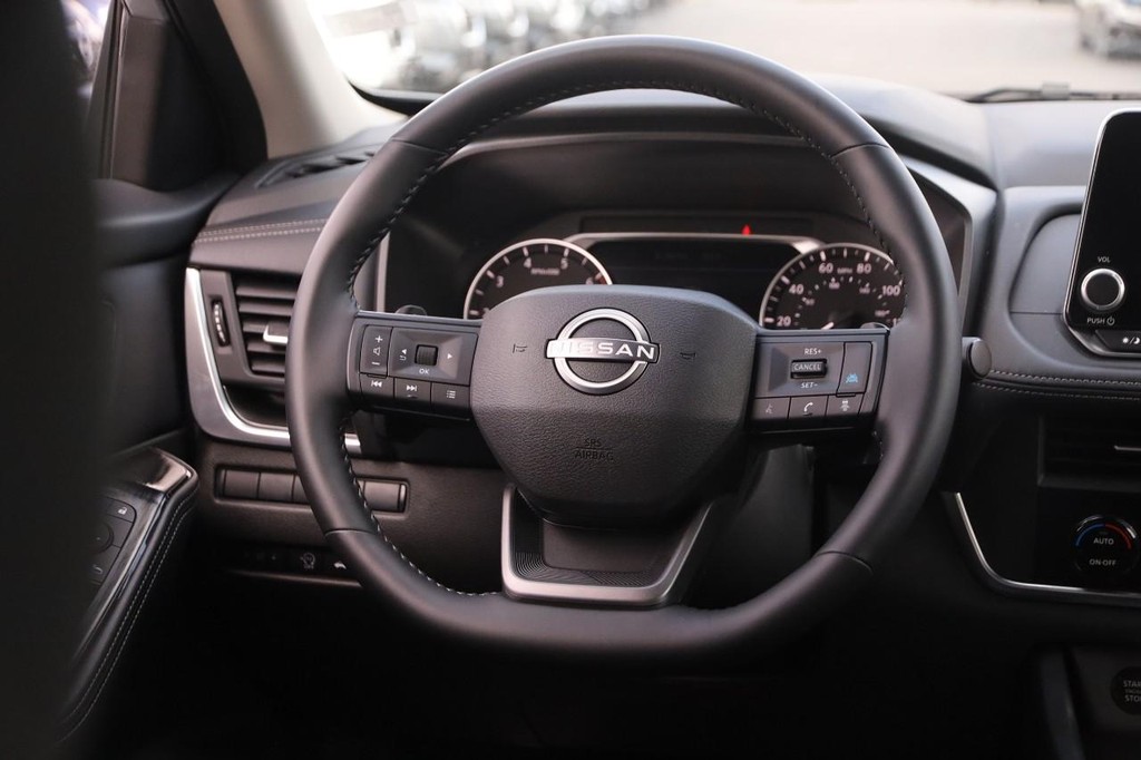 Nissan Rogue Vehicle Image 24