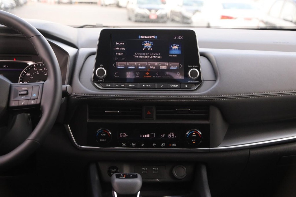 Nissan Rogue Vehicle Image 25