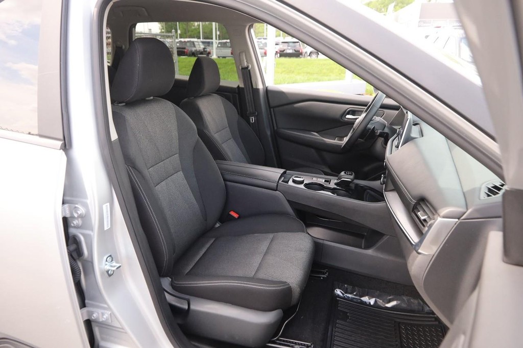 Nissan Rogue Vehicle Image 27