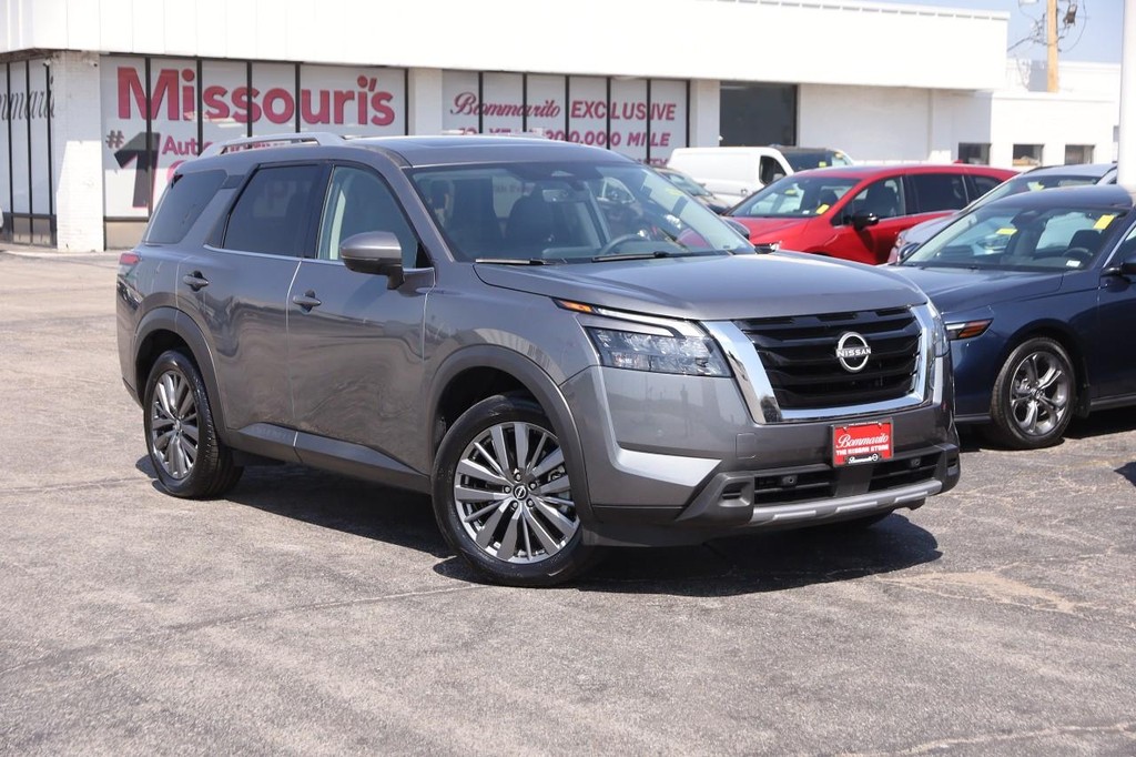 Nissan Pathfinder Vehicle Image 02