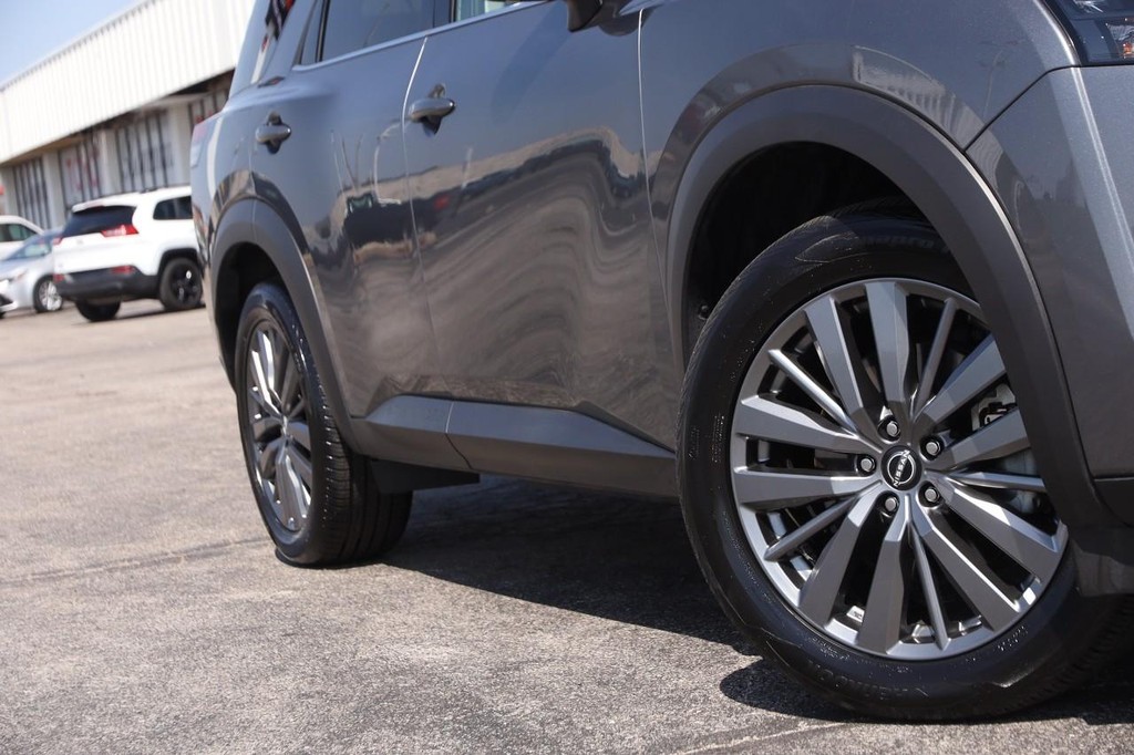 Nissan Pathfinder Vehicle Image 03