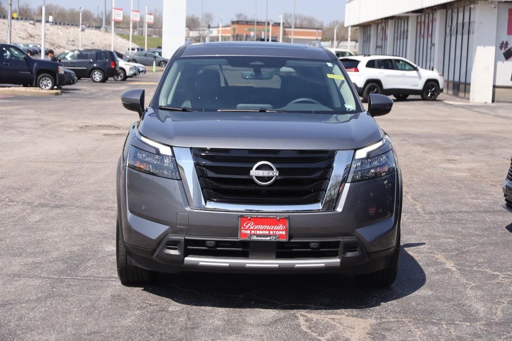 Nissan Pathfinder Vehicle Image 04