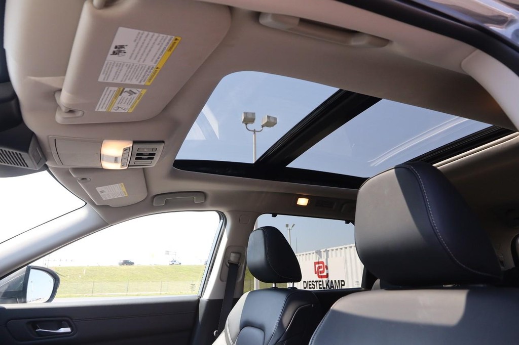 Nissan Pathfinder Vehicle Image 09