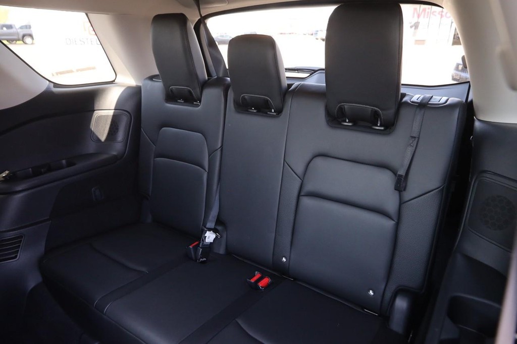 Nissan Pathfinder Vehicle Image 12