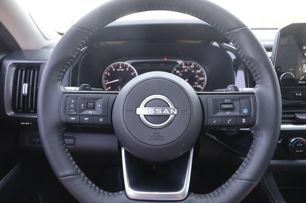 Nissan Pathfinder Vehicle Image 13