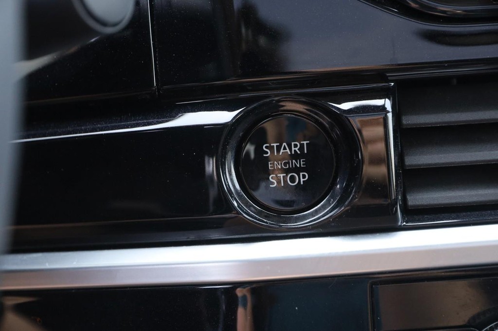 Nissan Pathfinder Vehicle Image 17