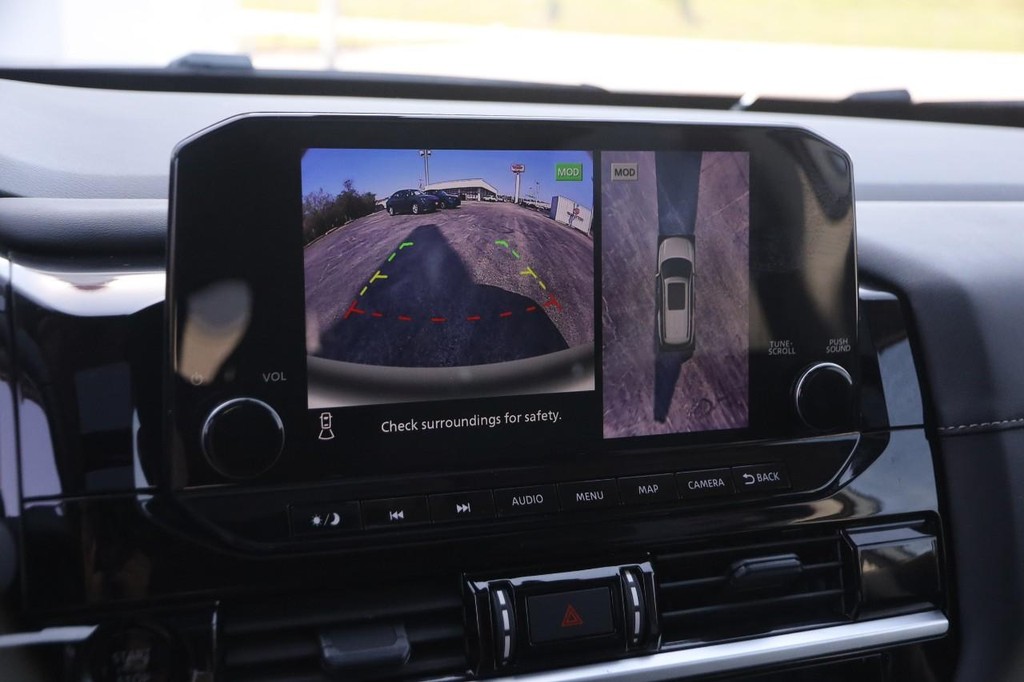 Nissan Pathfinder Vehicle Image 19