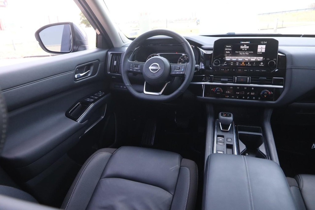 Nissan Pathfinder Vehicle Image 25