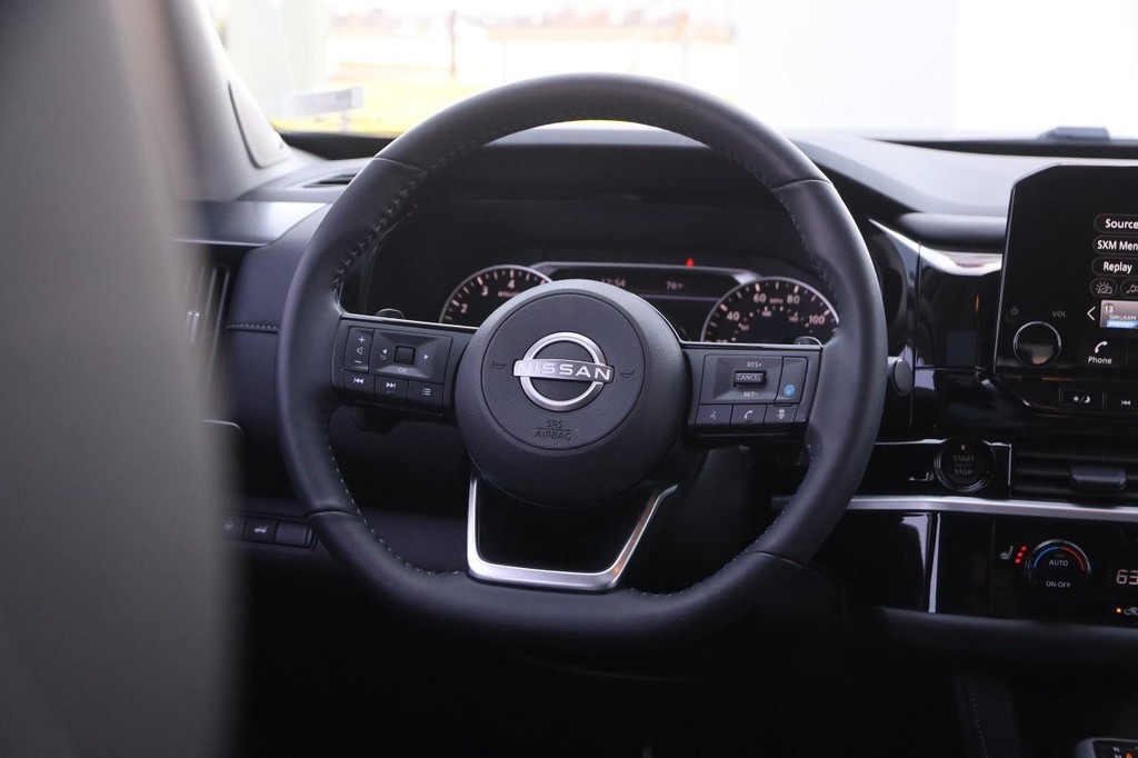 Nissan Pathfinder Vehicle Image 26