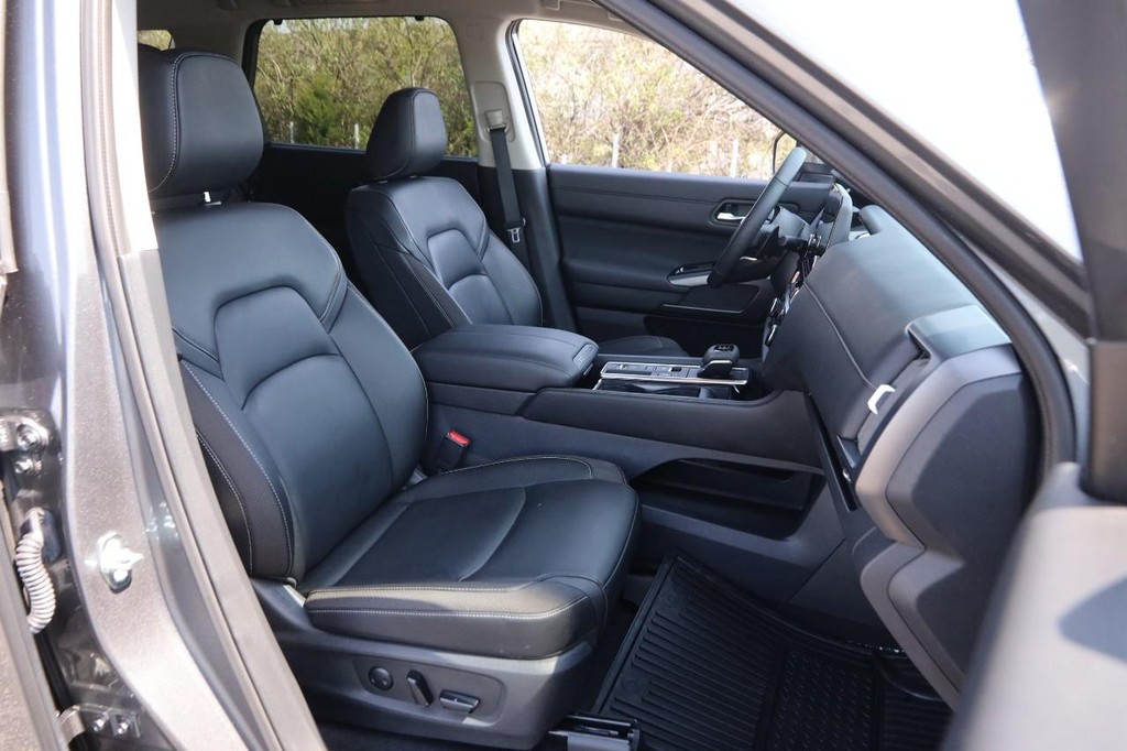 Nissan Pathfinder Vehicle Image 29