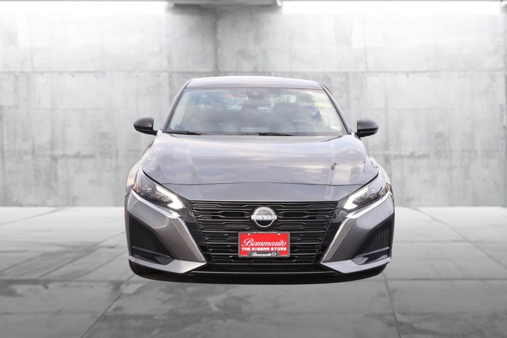 Nissan Altima Vehicle Image 04