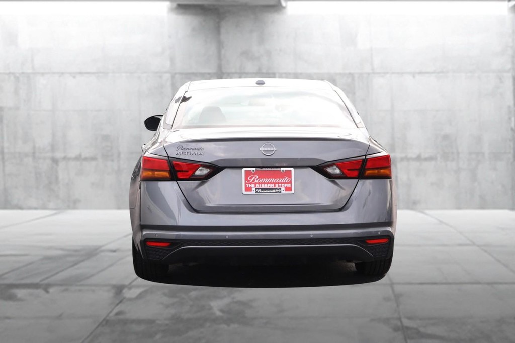 Nissan Altima Vehicle Image 06