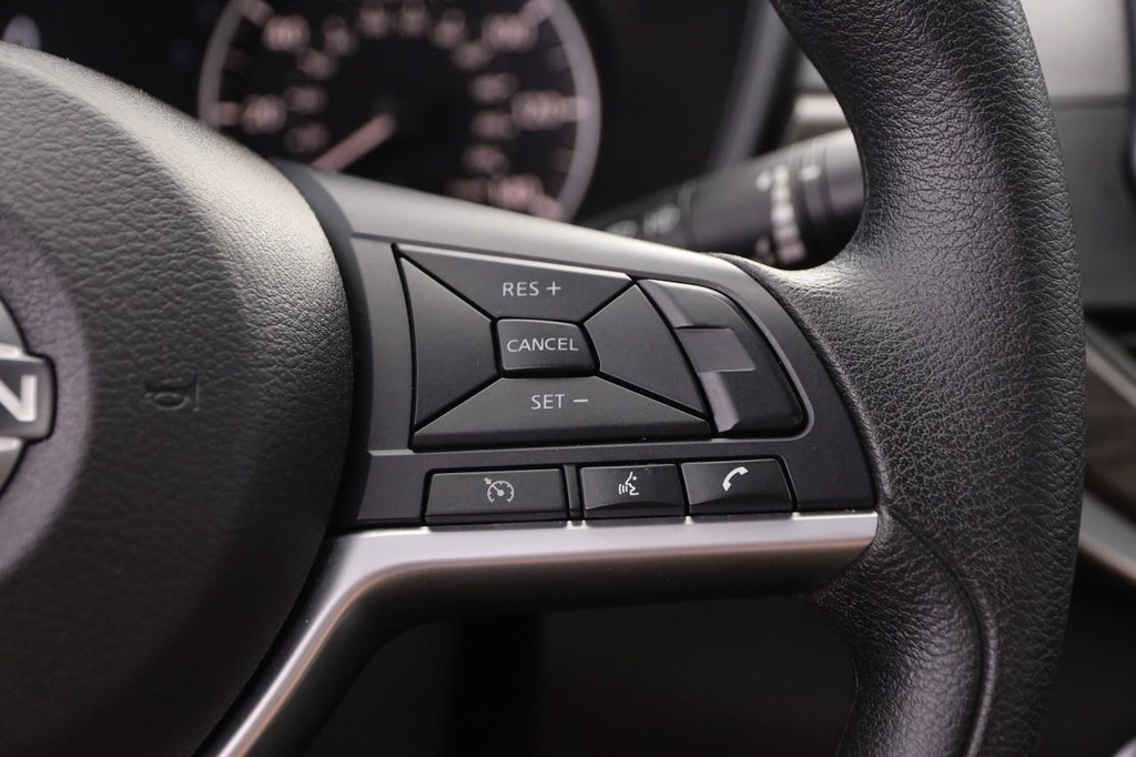 Nissan Altima Vehicle Image 12