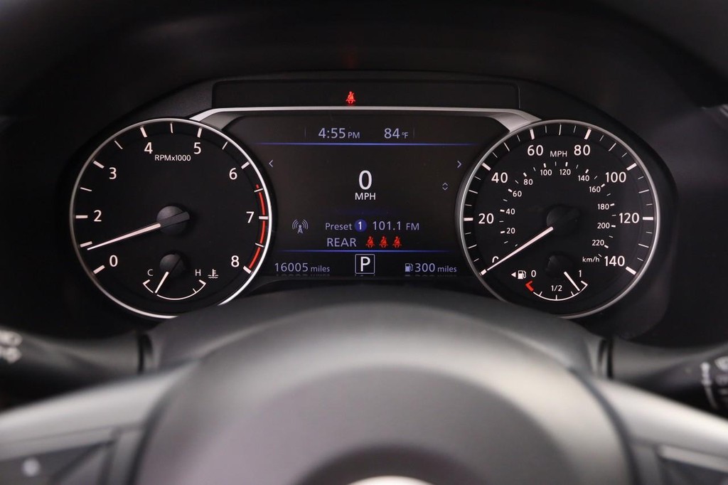 Nissan Altima Vehicle Image 13