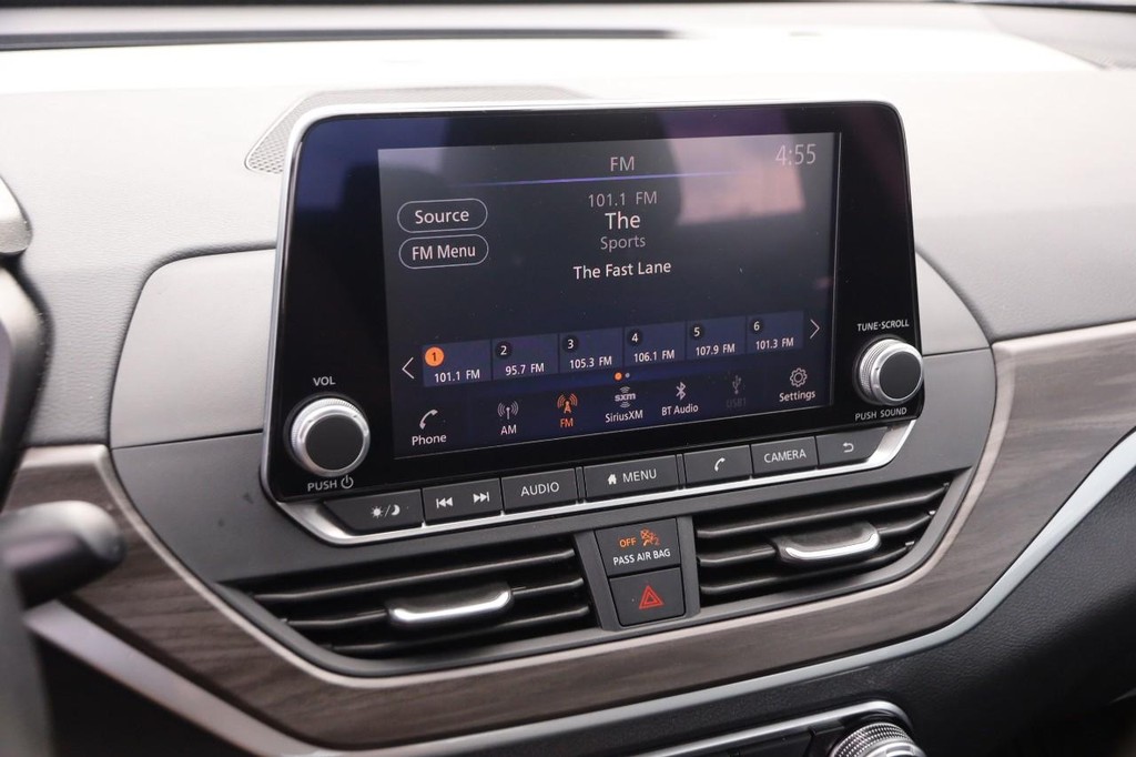 Nissan Altima Vehicle Image 15