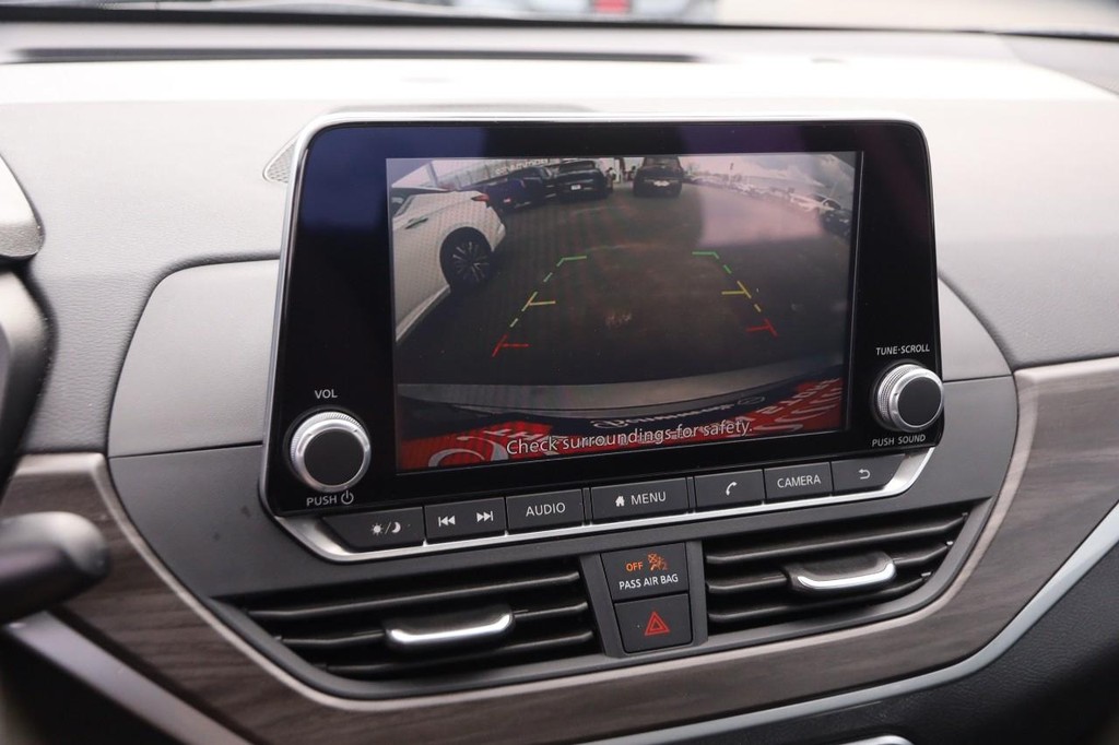 Nissan Altima Vehicle Image 16