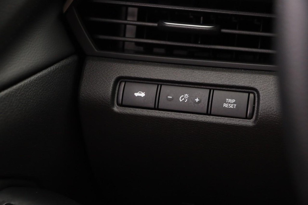 Nissan Altima Vehicle Image 18