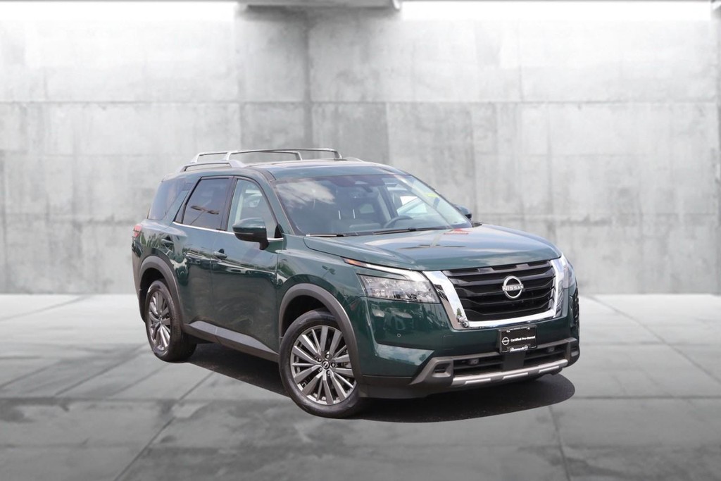 Nissan Pathfinder Vehicle Image 02