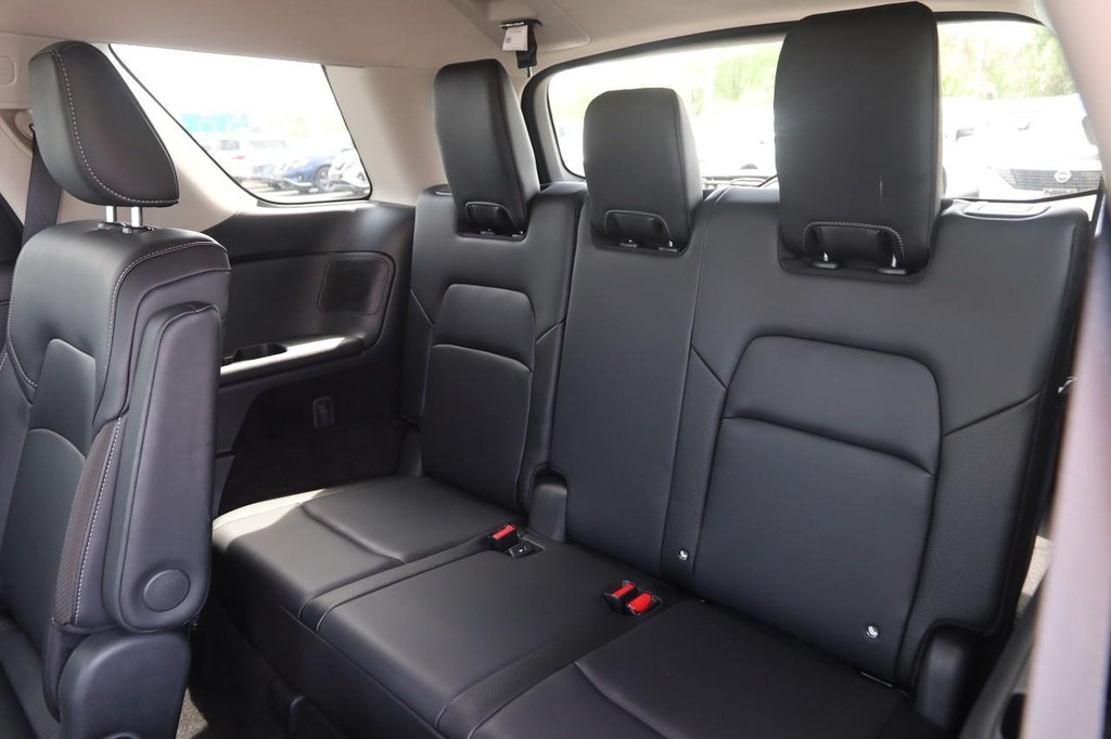 Nissan Pathfinder Vehicle Image 12