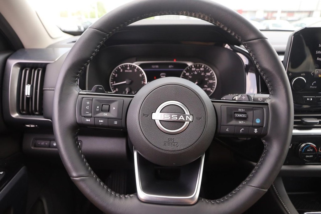 Nissan Pathfinder Vehicle Image 13