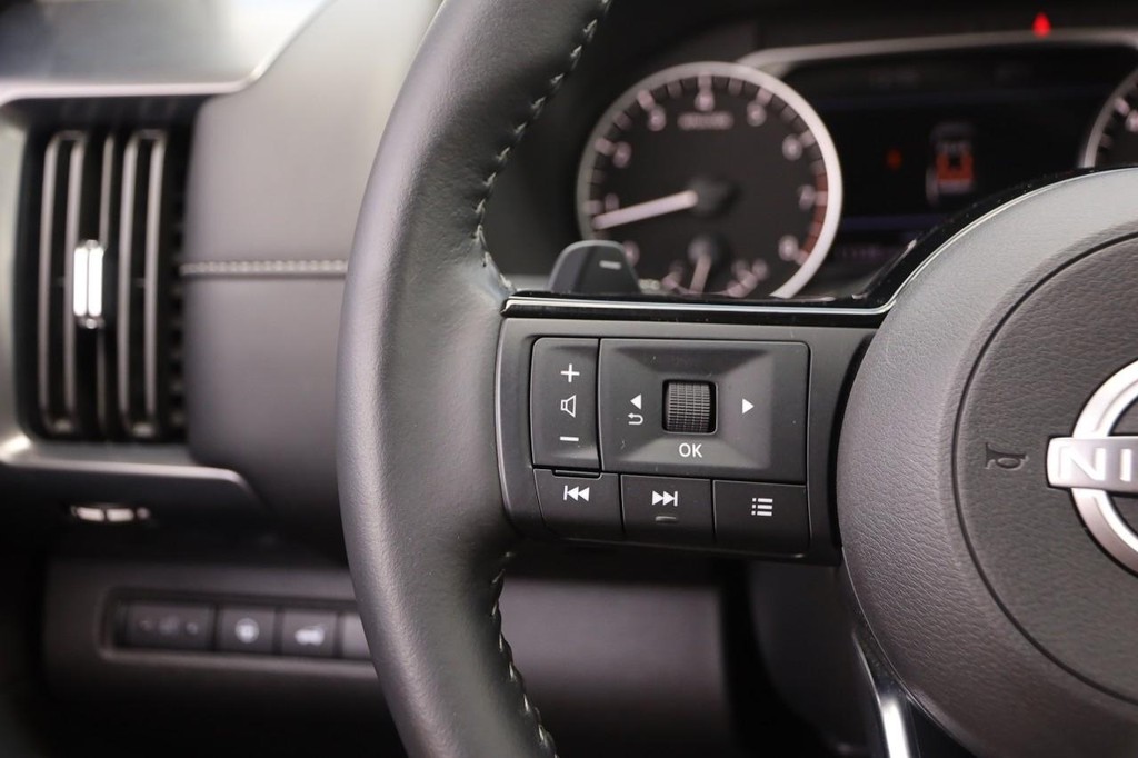 Nissan Pathfinder Vehicle Image 14