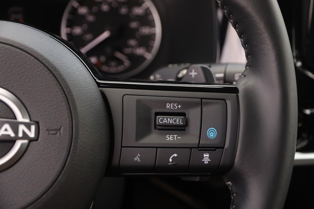 Nissan Pathfinder Vehicle Image 15