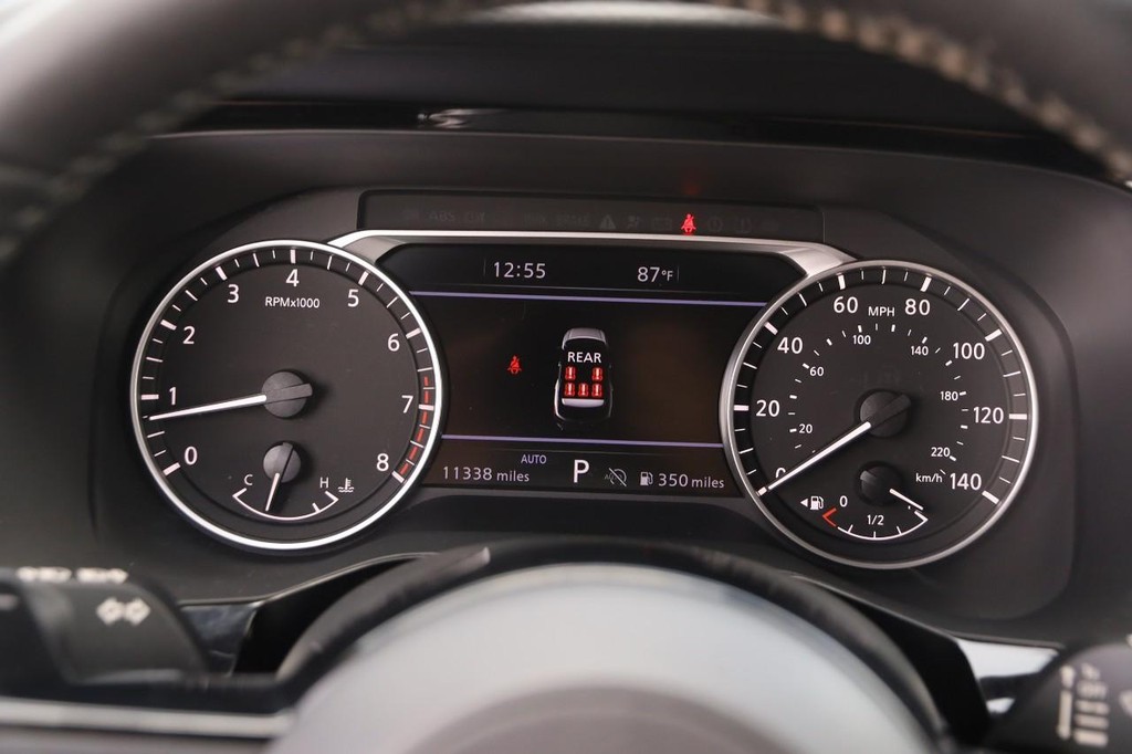 Nissan Pathfinder Vehicle Image 16