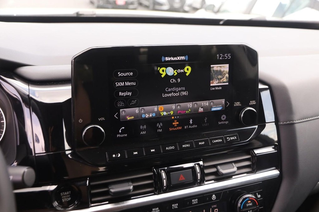 Nissan Pathfinder Vehicle Image 18