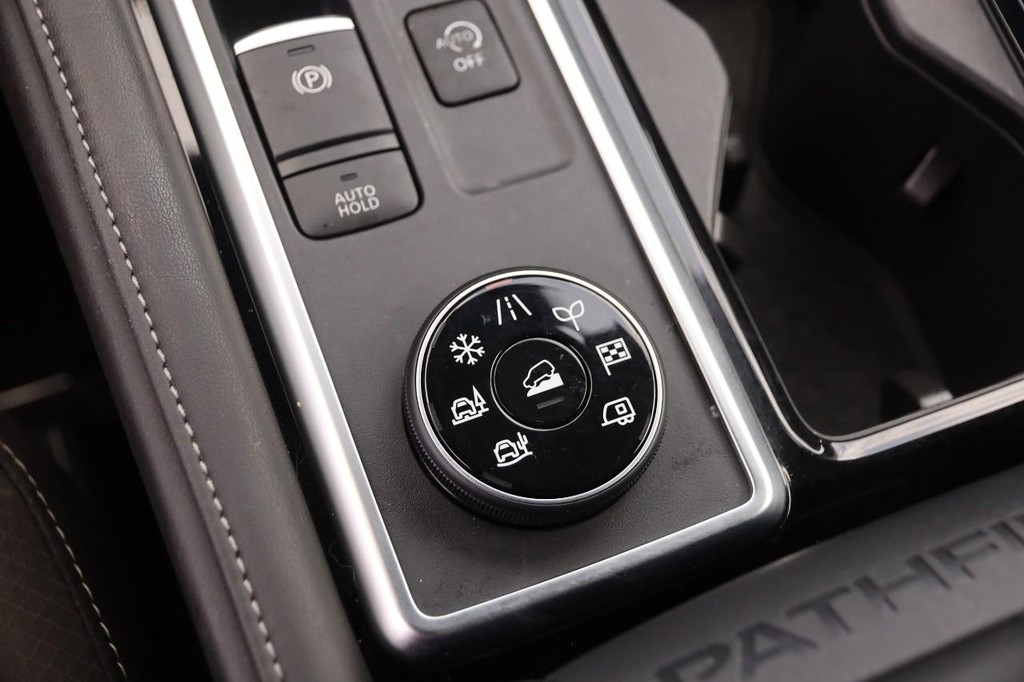Nissan Pathfinder Vehicle Image 21