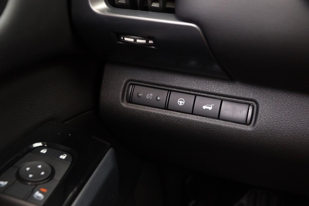 Nissan Pathfinder Vehicle Image 22