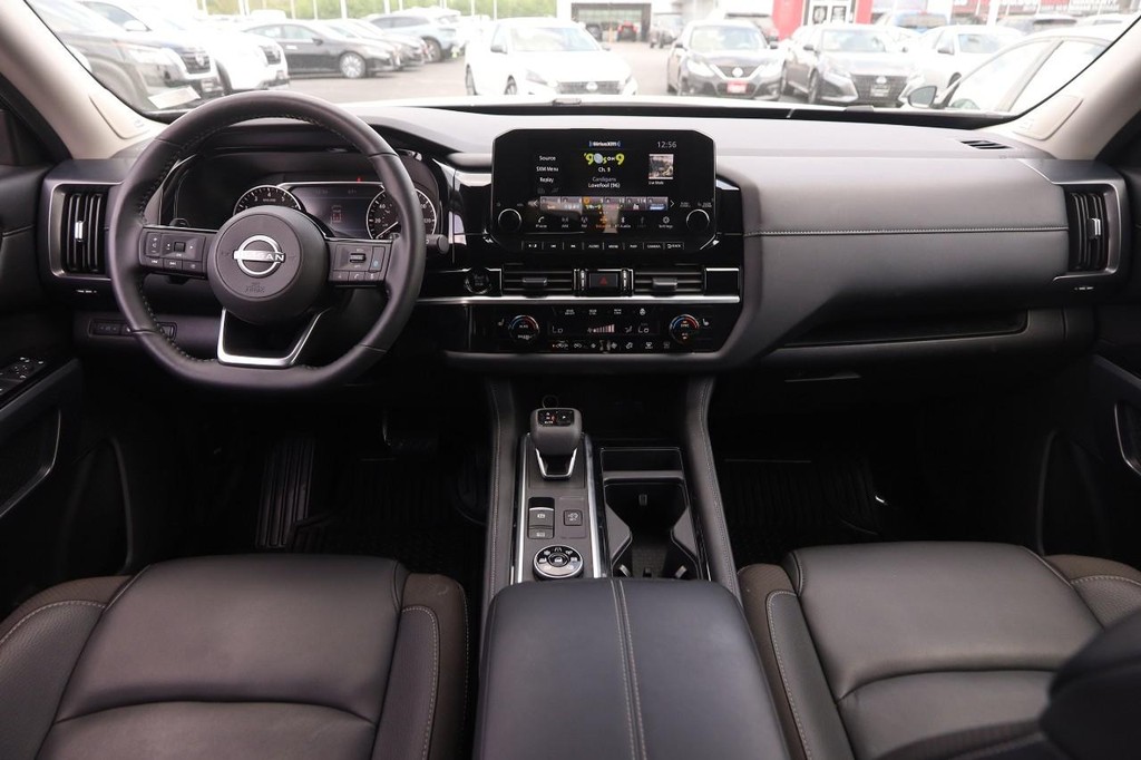 Nissan Pathfinder Vehicle Image 23