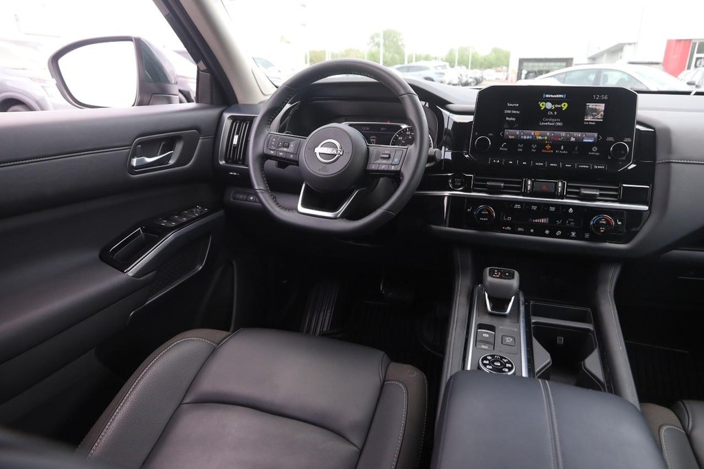 Nissan Pathfinder Vehicle Image 24