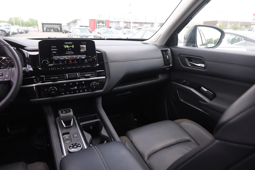 Nissan Pathfinder Vehicle Image 27