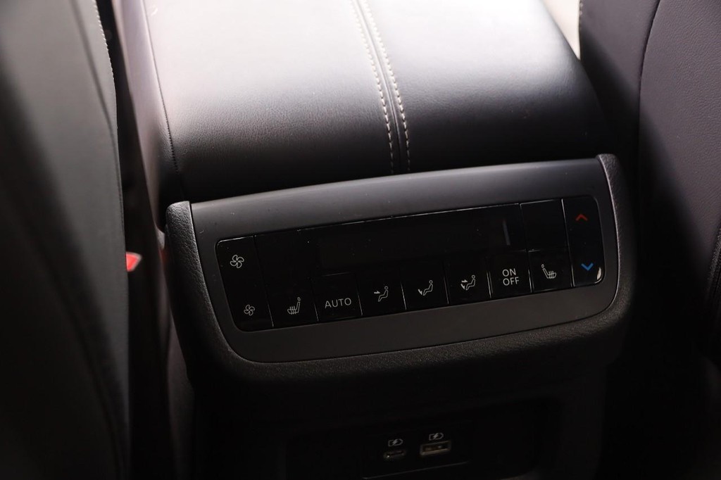 Nissan Pathfinder Vehicle Image 28