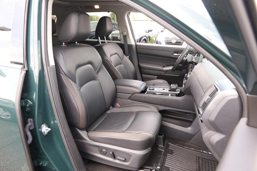 Nissan Pathfinder Vehicle Image 29