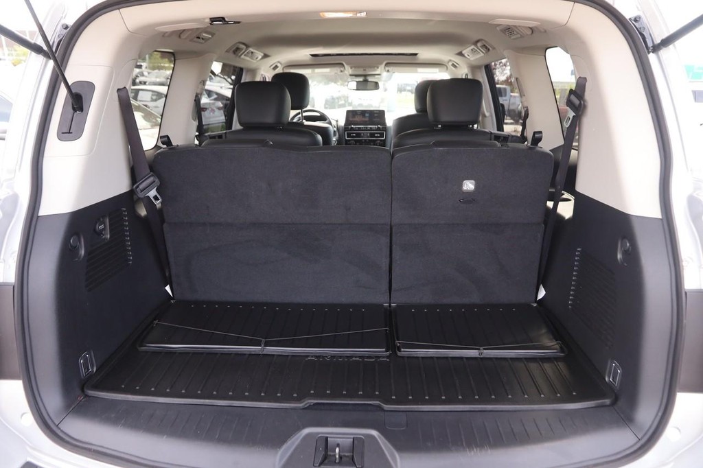 Nissan Armada Vehicle Full-screen Gallery Image 7