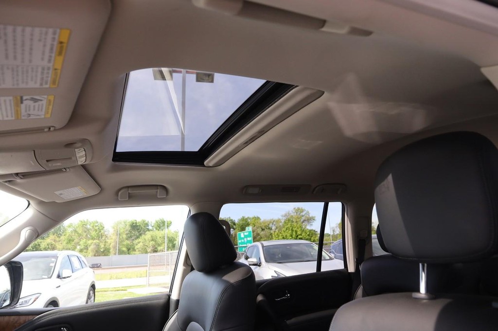 Nissan Armada Vehicle Full-screen Gallery Image 9